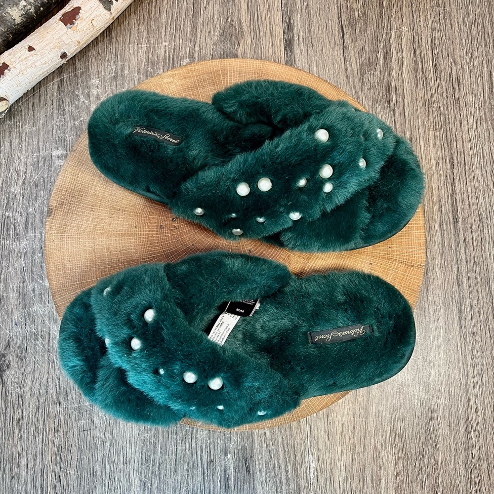 *NWOB Victoria's Secret | Criss Cross Faux Fur Slides Green With Pearls Fits 7-9